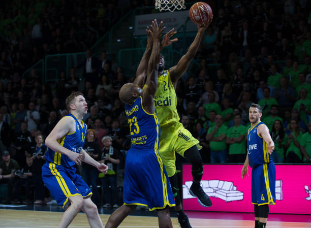 而在巴萨与 而在巴萨与