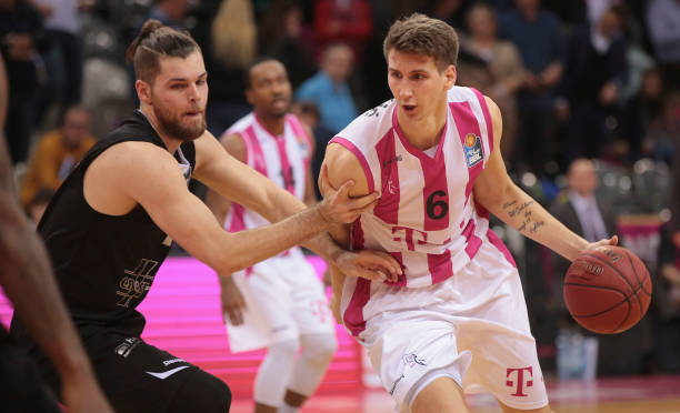 也在很年轻 也在很年轻