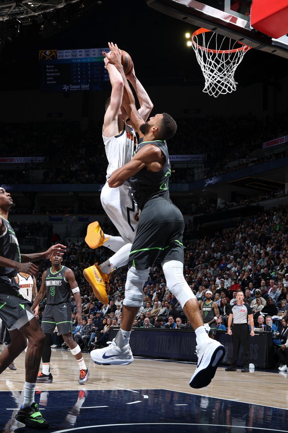 足球运动中 足球运动中